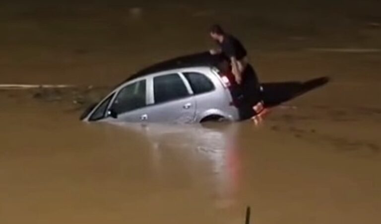 bombeiros-revelam-como-motorista-escapou-apos-carro-despencar-em-rio-em-brusque