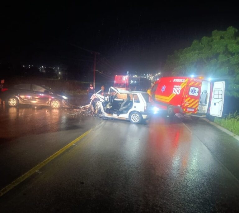 motorista-morre-preso-nas-ferragens-apos-colisao-frontal-na-br-470