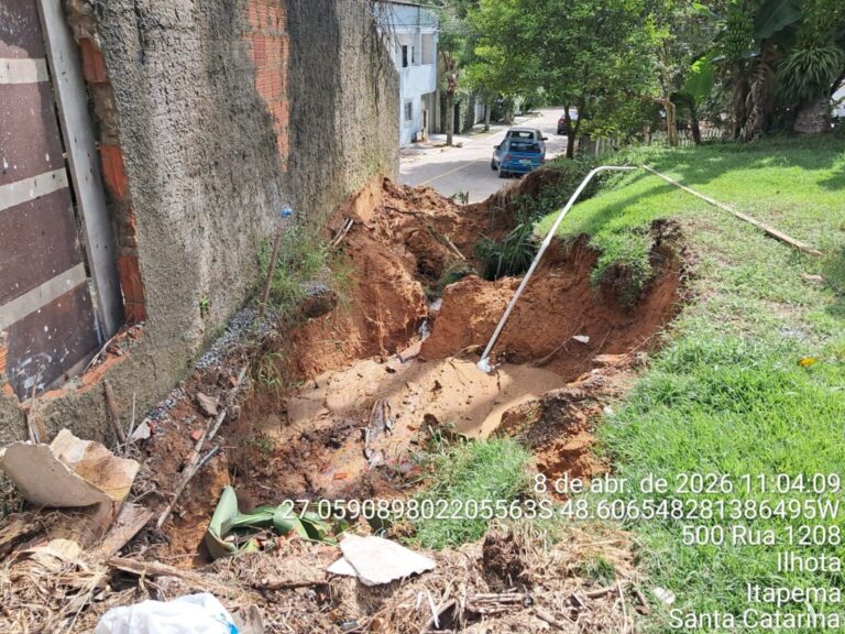chuvas-causam-deslizamento-e-mobilizam-forca-tarefa-no-bairro-ilhota,-em-itapema