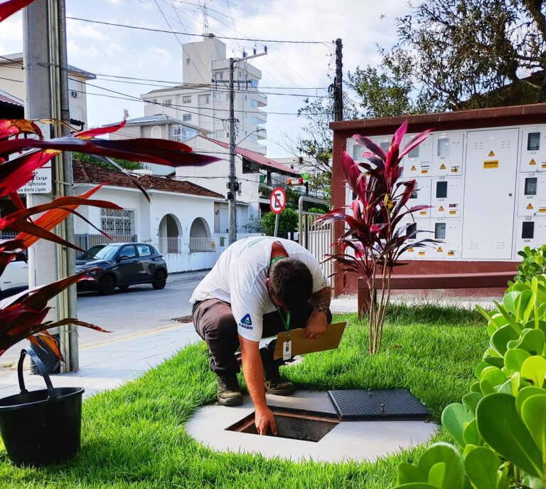 Casan vistoria condomínios na Grande Florianópolis e encontra esgoto ligado à rede pluvial casan-vistoria-condominios-na-grande-florianopolis-e-encontra-esgoto-ligado-a-rede-pluvial