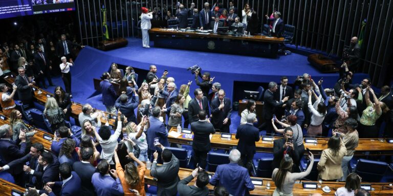 imprensa-estrangeira-ve-vitoria-de-lula-em-aprovacao-do-fim-da-6×1