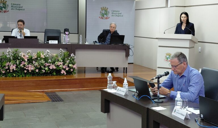 reuniao-na-camara-de-vereadores-de-chapeco-e-realizada-para-detalhar-competicoes-no-autodromo