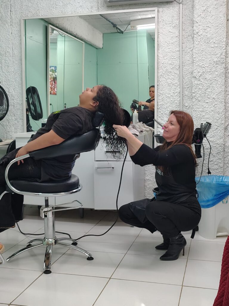 ccfv-passo-dos-fortes-promove-experiencia-de-beleza-e-cuidado-pessoal-para-participantes