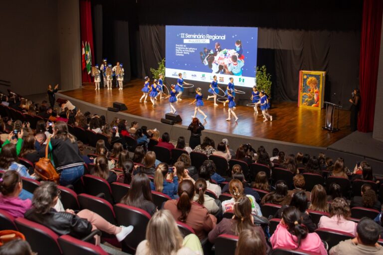 professores-da-rede-municipal-participam-de-seminario-regional-do-proleei