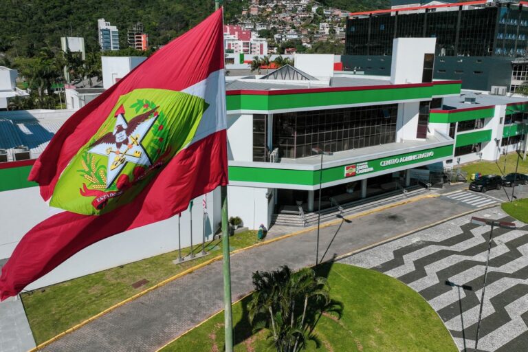 Auxílio-alimentação passa a integrar 13º e férias de servidores estaduais de SC auxilio-alimentacao-passa-a-integrar-13o-e-ferias-de-servidores-estaduais-de-sc