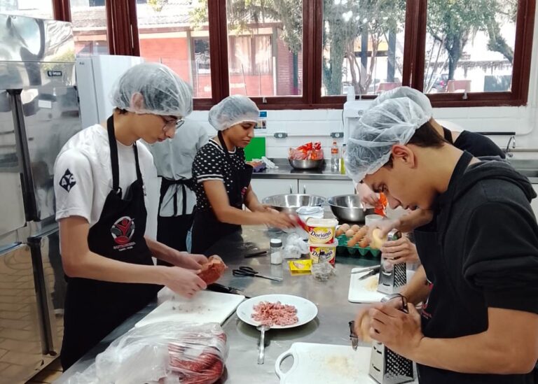Inclusão na prática: Programa de Educação Profissional da FCEE está com vagas abertas para 2027 inclusao-na-pratica:-programa-de-educacao-profissional-da-fcee-esta-com-vagas-abertas-para-2027