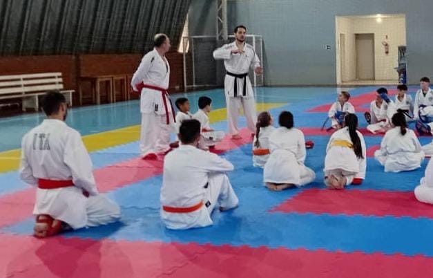 Atleta revelado pelo PAF vira coordenador de arbitragem e treinador da Seleção Catarinense de Karatê