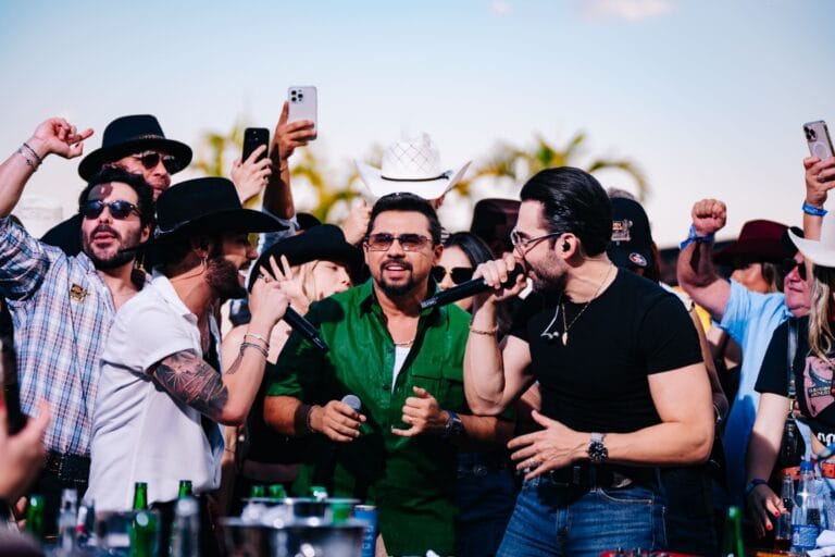 guilherme-&-benuto-e-xand-aviao-se-unem-no-lancamento-do-ep-deu-rolo-no-barretao-(verao)