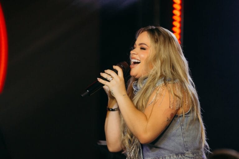 Arielly Dara estreia seu novo EP e música com Núzio Medeiros arielly-dara-estreia-seu-novo-ep-e-musica-com-nuzio-medeiros