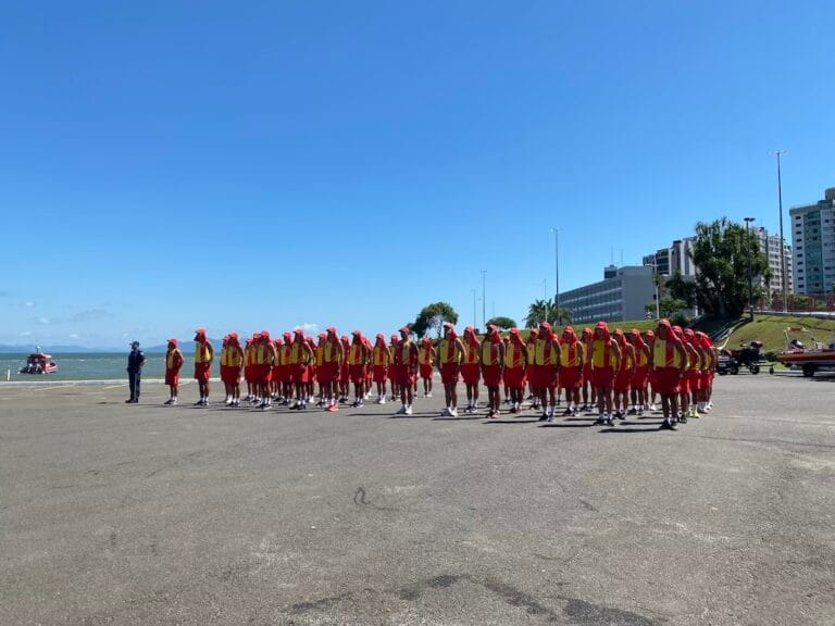 Com presença do comandante-geral do CBMSC, 1º BBM realiza formatura de guarda-vidas civis voluntários e entrega de viaturas e equipamentos em Florianópolis com-presenca-do-comandante-geral-do-cbmsc,-1o-bbm-realiza-formatura-de-guarda-vidas-civis-voluntarios-e-entrega-de-viaturas-e-equipamentos-em-florianopolis
