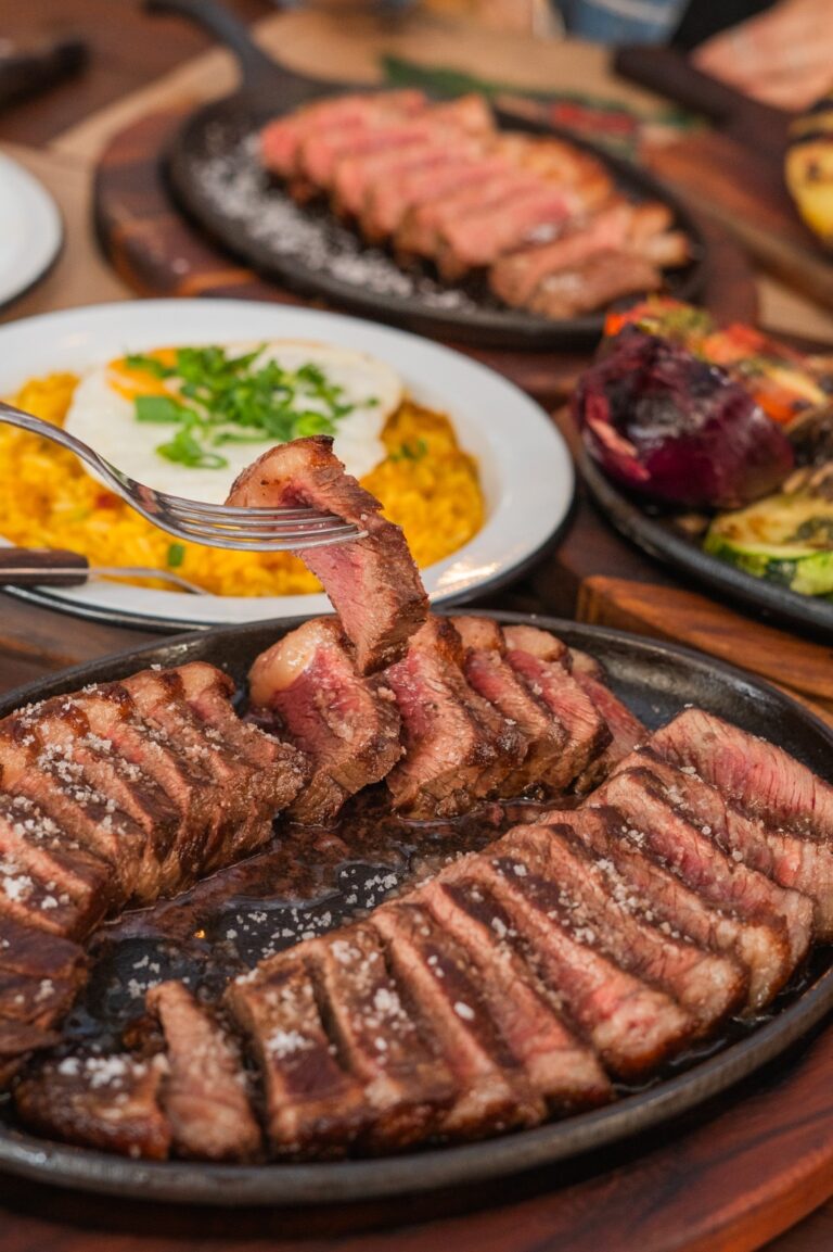 Da brasa ao pôr do sol: Fazenda Churrascada inaugura unidade na Praia Brava