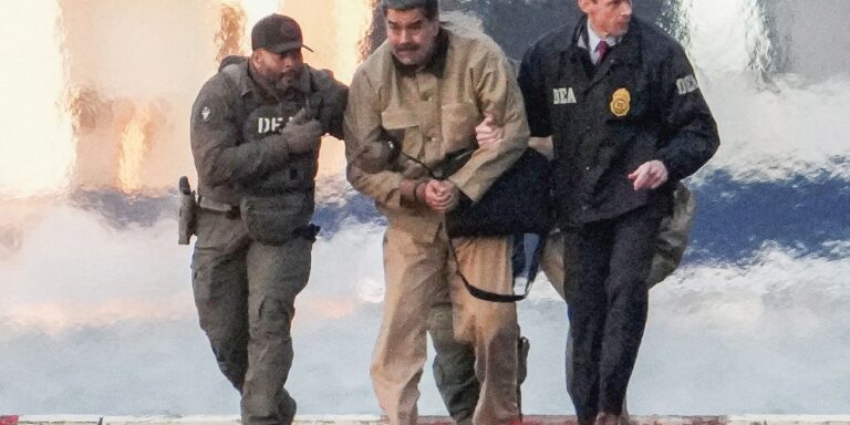 Após sequestro, Maduro e esposa são levados para Corte em Nova York apos-sequestro,-maduro-e-esposa-sao-levados-para-corte-em-nova-york