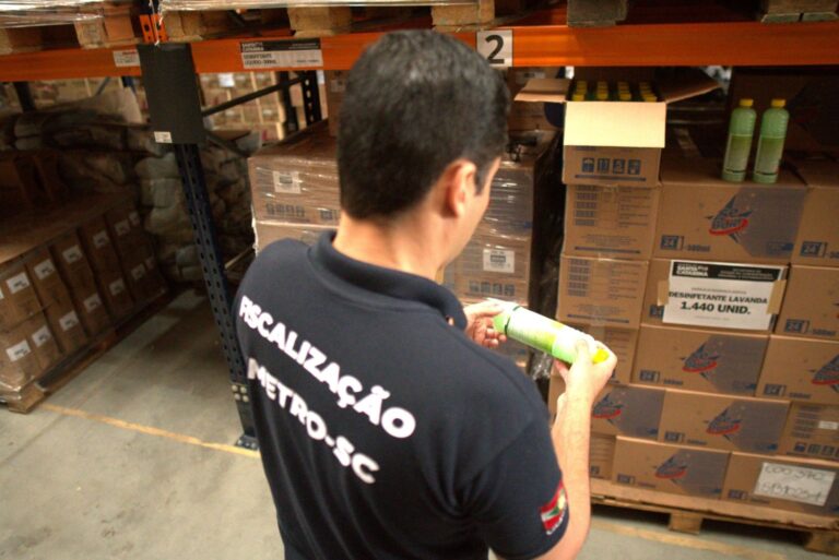 com-mais-de-47-mil-embalagens-analisadas,-compra-segura-sc-reduz-irregularidades-em-produtos-adquiridos-pelo-estado