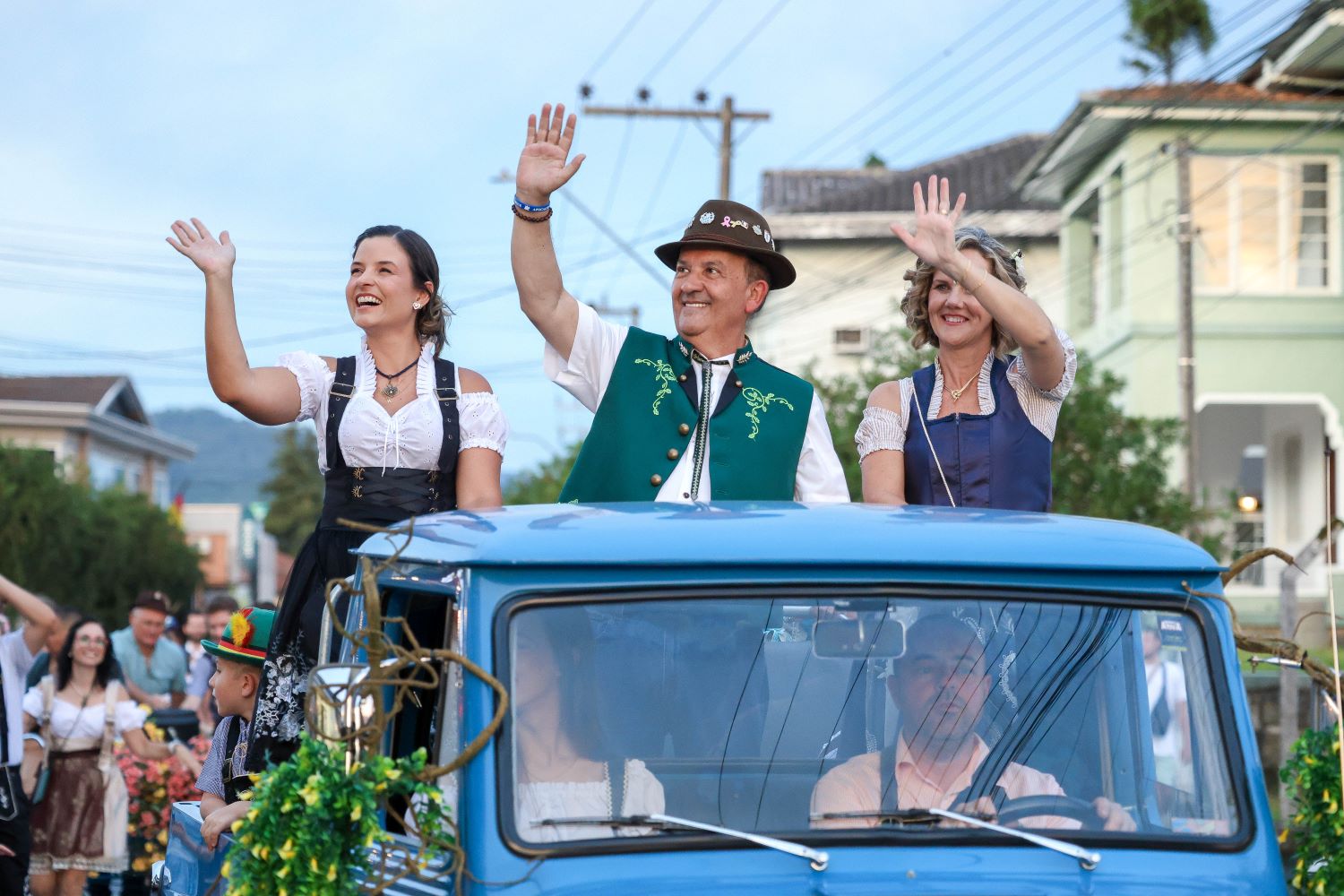 Governador inaugura pavimentação da SC-421 durante a abertura da Festa Pomerana em Pomerode