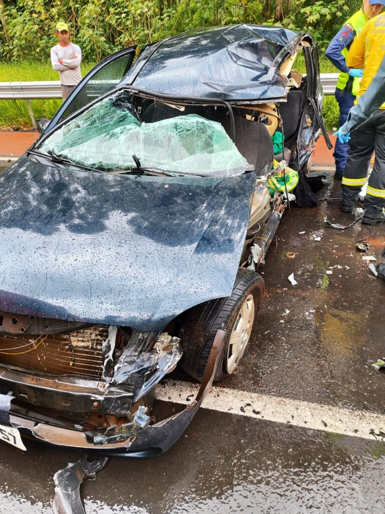 Colisão entre carro e caminhão deixa uma pessoa morta colisao-entre-carro-e-caminhao-deixa-uma-pessoa-morta