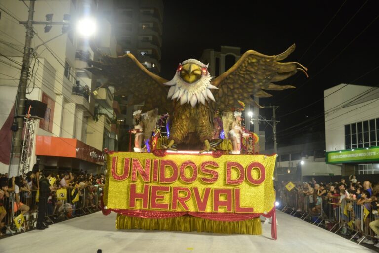 Incentivo à cultura: Passarela Supermercados patrocina escola de samba Unidos do Herval