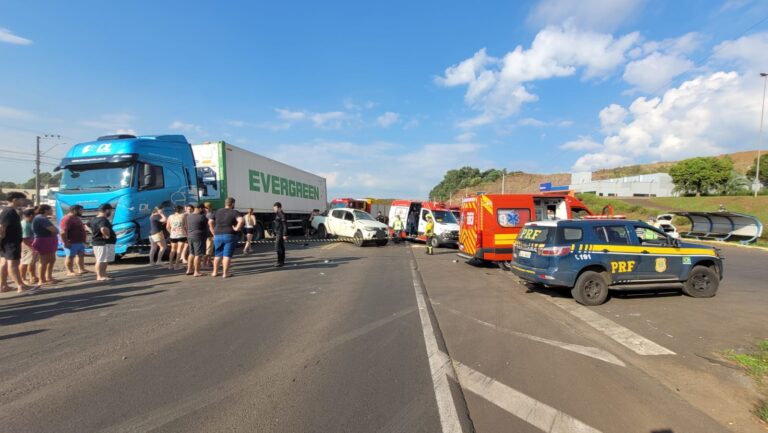 Colisão deixa um ferido grave na BR- 282 colisao-deixa-um-ferido-grave-na-br-282
