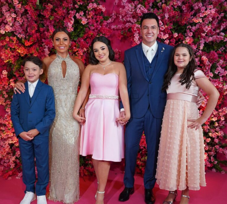 vinicius,-da-dupla-com-joao-bosco,-celebra-os-15-anos-de-sua-filha-maria-clara