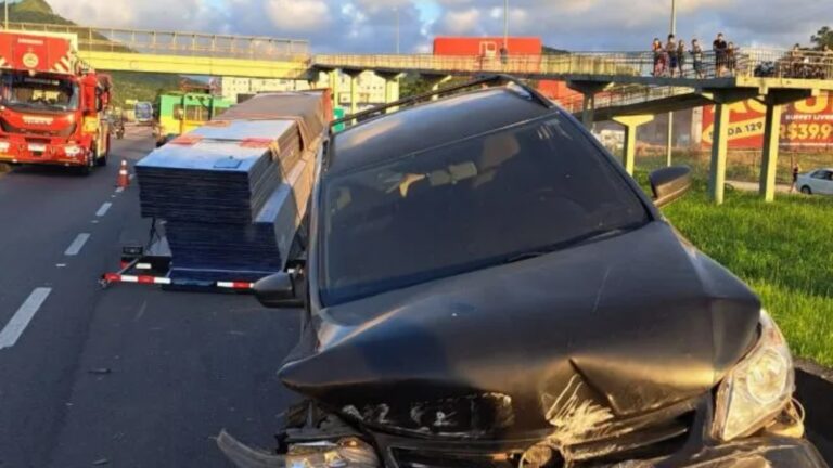 Ciclista morre após ser atingido por carretinha na BR-101 em Balneário Camboriú ciclista-morre-apos-ser-atingido-por-carretinha-na-br-101-em-balneario-camboriu