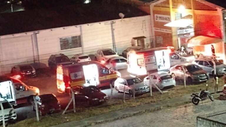 Homem morre após sofrer infarto durante partida de futsal em SC homem-morre-apos-sofrer-infarto-durante-partida-de-futsal-em-sc