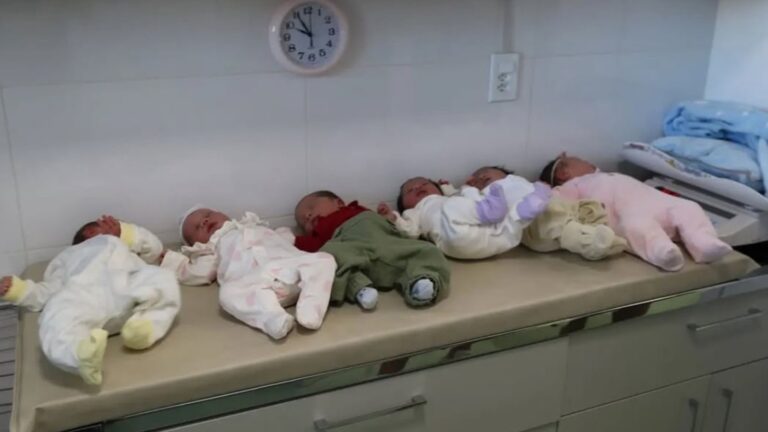 Seis bebês nascem quase ao mesmo tempo e mobilizam equipe médica em hospital de SC seis-bebes-nascem-quase-ao-mesmo-tempo-e-mobilizam-equipe-medica-em-hospital-de-sc
