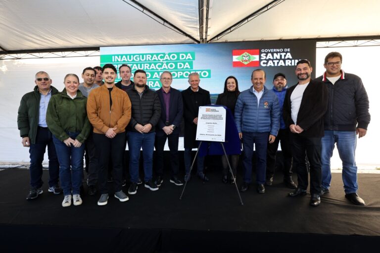 Governador inaugura obras de revitalização do Aeroporto de Videira e autoriza compra de estação meteorológica governador-inaugura-obras-de-revitalizacao-do-aeroporto-de-videira-e-autoriza-compra-de-estacao-meteorologica