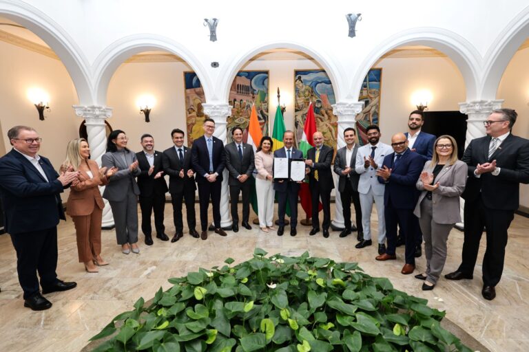 Governador Jorginho Mello oficializa instalação de empresa indiana em SC durante encontro com o embaixador da Índia governador-jorginho-mello-oficializa-instalacao-de-empresa-indiana-em-sc-durante-encontro-com-o-embaixador-da-india