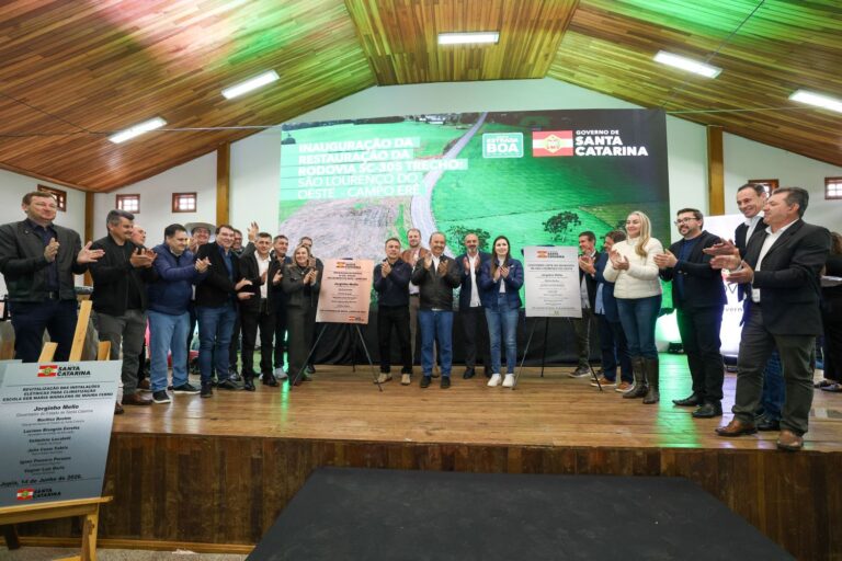 Em São Lourenço do Oeste, governador inaugura restauração da SC-305, autoriza nova obra do Estrada Boa Rural e anuncia quase R$ 18 milhões para escolas da região em-sao-lourenco-do-oeste,-governador-inaugura-restauracao-da-sc-305,-autoriza-nova-obra-do-estrada-boa-rural-e-anuncia-quase-r$-18-milhoes-para-escolas-da-regiao