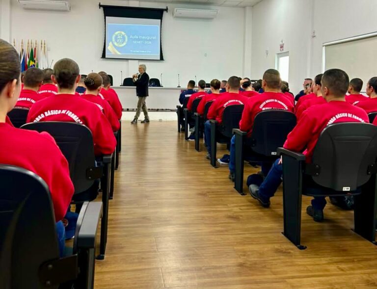 prefeito-oscar-martarello-participa-da-aula-inaugural-do-curso-de-formacao-de-bombeiros-temporarios