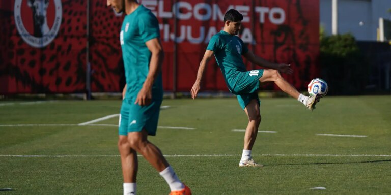 Em carta deixada em vestiário, seleção iraniana pede paz entre nações em-carta-deixada-em-vestiario,-selecao-iraniana-pede-paz-entre-nacoes