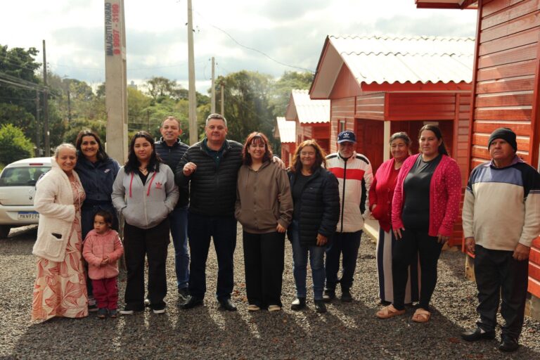 prefeitura-de-chapeco-faz-nova-entrega-de-casas