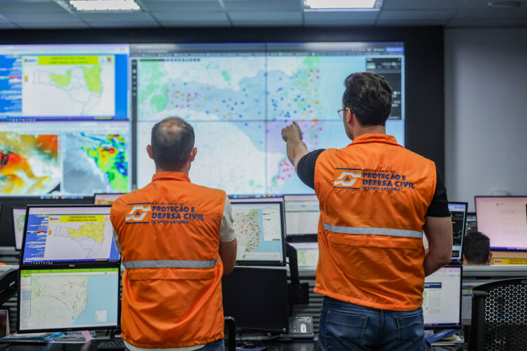 Saiba como receber alertas e adotar medidas de autoproteção diante de fenômenos climáticos adversos saiba-como-receber-alertas-e-adotar-medidas-de-autoprotecao-diante-de-fenomenos-climaticos-adversos