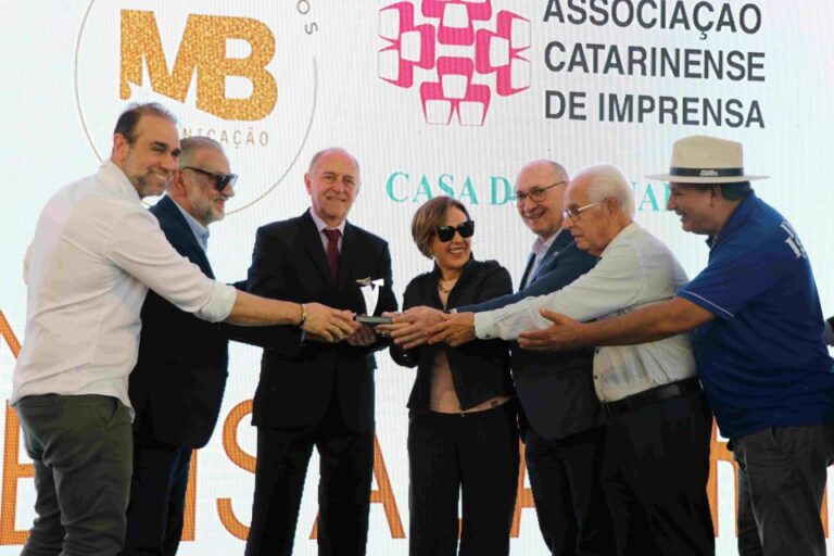 mais-de-500-profissionais-celebram-a-historia-da-imprensa-catarinense-em-chapeco