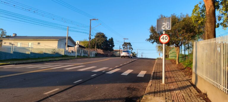 rua-araguaia,-em-xanxere,-recebe-redutores-de-velocidade