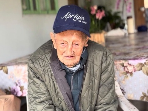 Tijucano de 102 anos conta que a única escola que teve foi a roça do pai e hoje é orgulho de 20 netos e 14 bisnetos tijucano-de-102-anos-conta-que-a-unica-escola-que-teve-foi-a-roca-do-pai-e-hoje-e-orgulho-de-20-netos-e-14-bisnetos