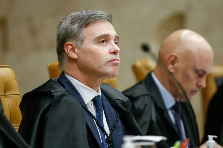 URGENTE: Fachin tira caso de André Mendonça da pauta do STF e adia julgamento do dia 23 urgente:-fachin-tira-caso-de-andre-mendonca-da-pauta-do-stf-e-adia-julgamento-do-dia-23