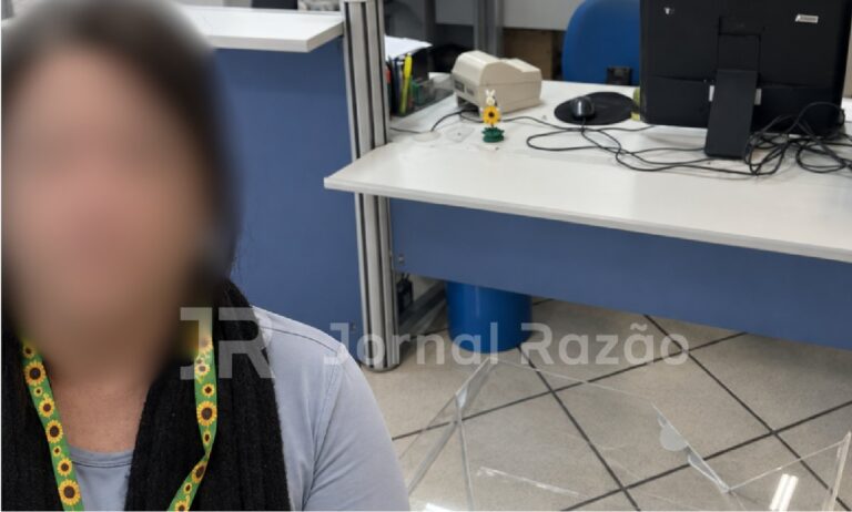 Mulher quebra guichê do INSS após perícia ser reagendada e chama a PM para prendê-la em Joinville mulher-quebra-guiche-do-inss-apos-pericia-ser-reagendada-e-chama-a-pm-para-prende-la-em-joinville