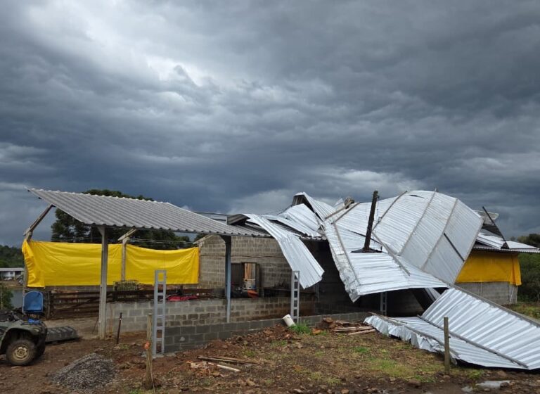 Temporais atingem 18 municípios e deixam mais de 1,5 mil habitações afetadas em Santa Catarina temporais-atingem-18-municipios-e-deixam-mais-de-1,5-mil-habitacoes-afetadas-em-santa-catarina