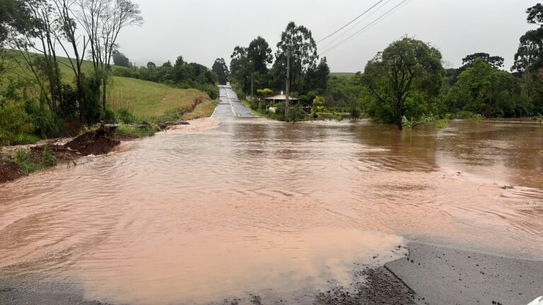 defesa-civil-monitora-pontos-de-alagamento-apos-grande-volume-de-chuva-em-xanxere