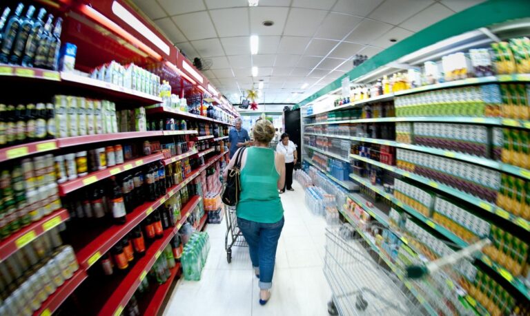 Produção industrial cai 0,6% de julho para agosto, diz IBGE producao-industrial-cai-0,6%-de-julho-para-agosto,-diz-ibge