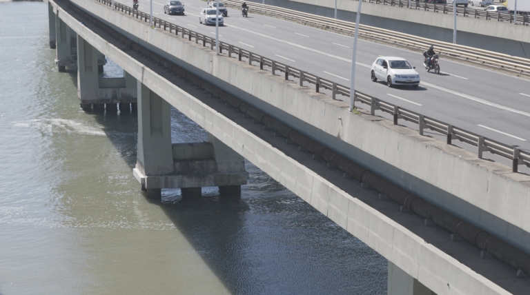 casan-desativa-e-inicia-remocao-da-antiga-adutora-da-ponte-colombo-machado-salles