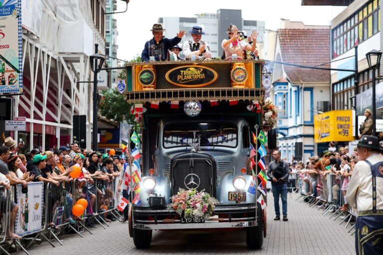 Em Blumenau, Jorginho Mello destaca a força e a tradição da Oktoberfest como vitrine de Santa Catarina para o país em-blumenau,-jorginho-mello-destaca-a-forca-e-a-tradicao-da-oktoberfest-como-vitrine-de-santa-catarina-para-o-pais